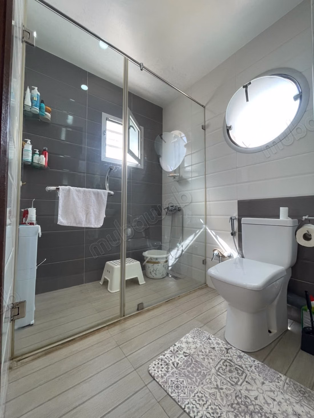 Tres joli appartement 3 chambres meublées Hay Riad