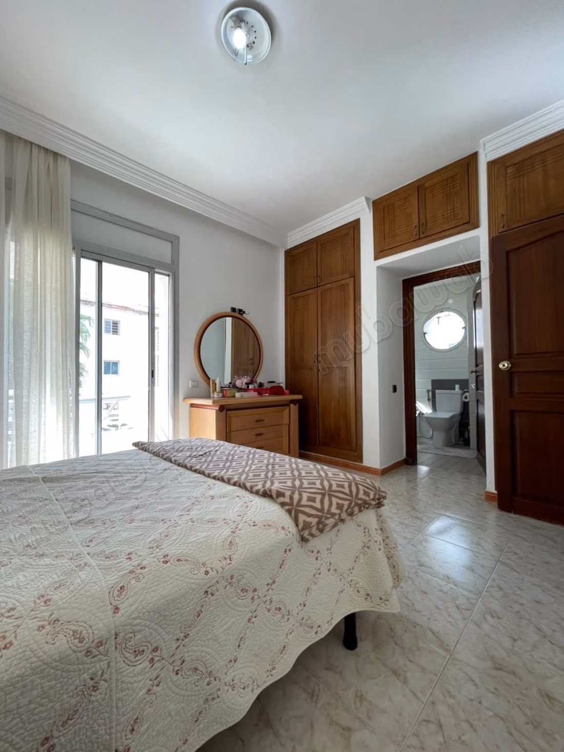 Tres joli appartement 3 chambres meublées Hay Riad