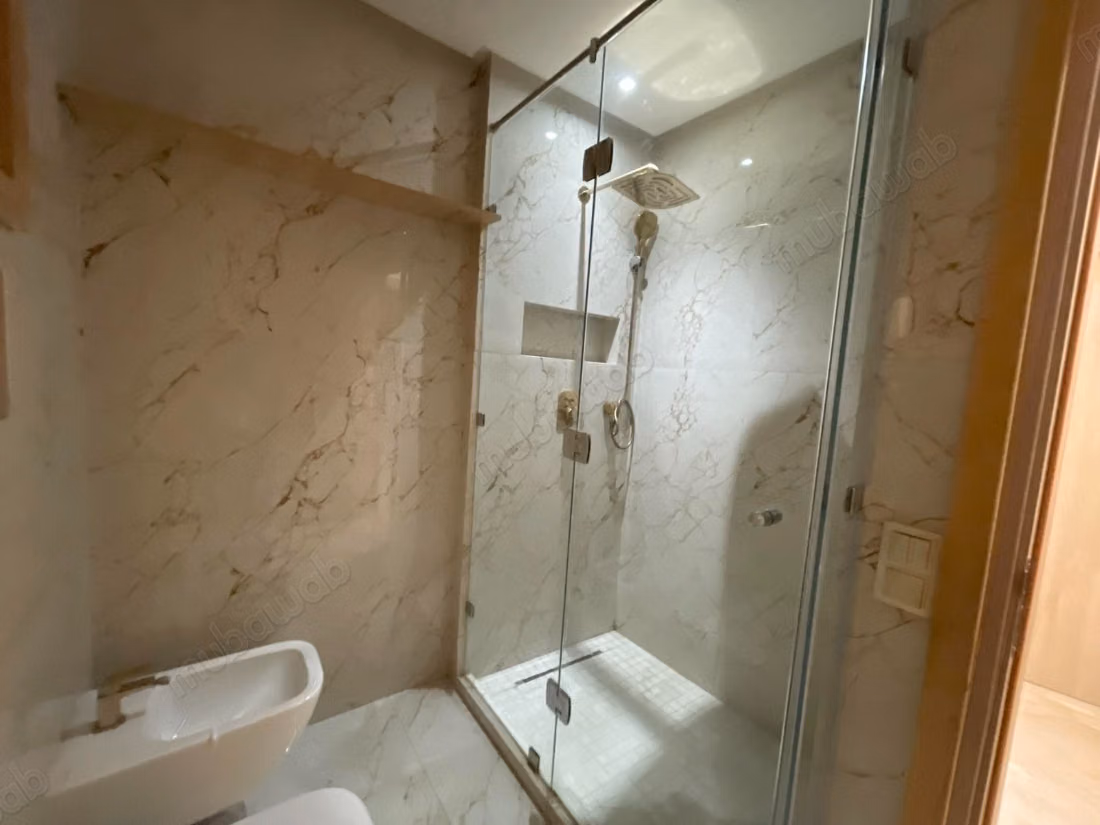 For rent - beautiful garden-level apartment in Targa