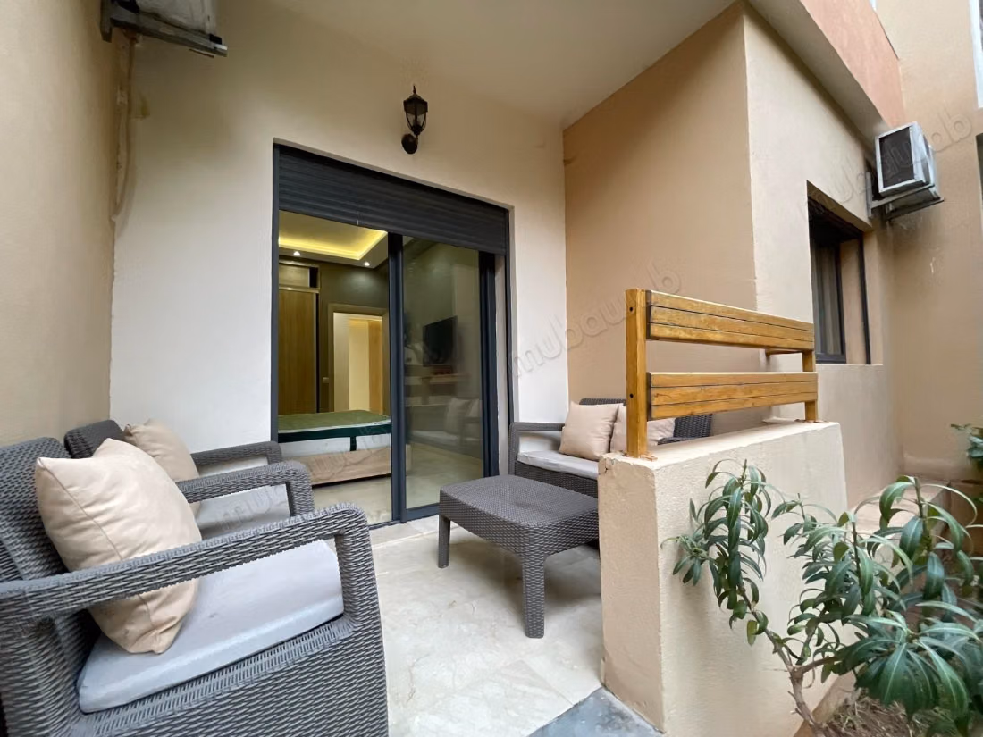 For rent - beautiful garden-level apartment in Targa