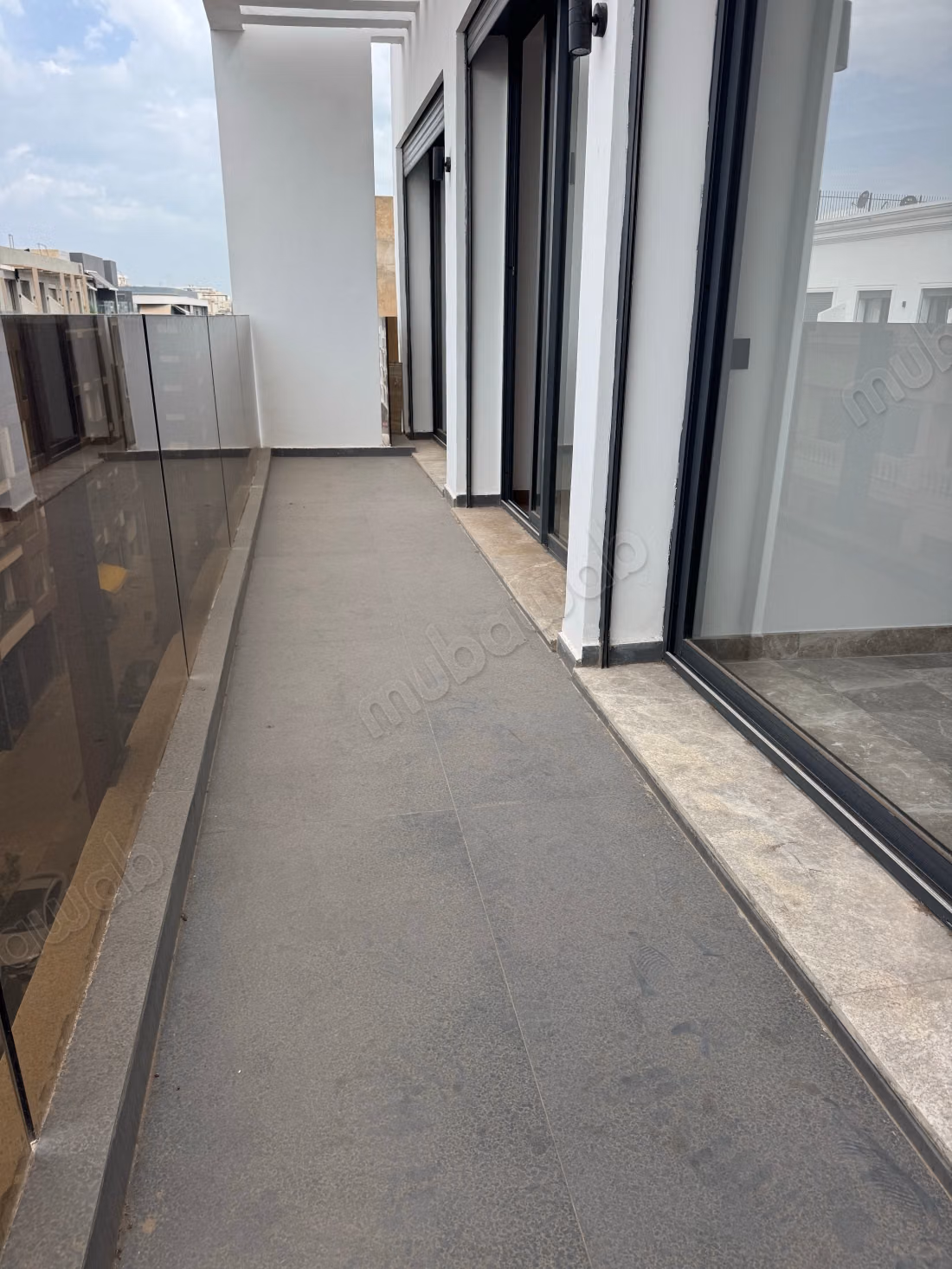 Appartement à vendre à Les princesses. 
2 chambres agréables. 
Fenêtres avec double vitrage et porte blindée