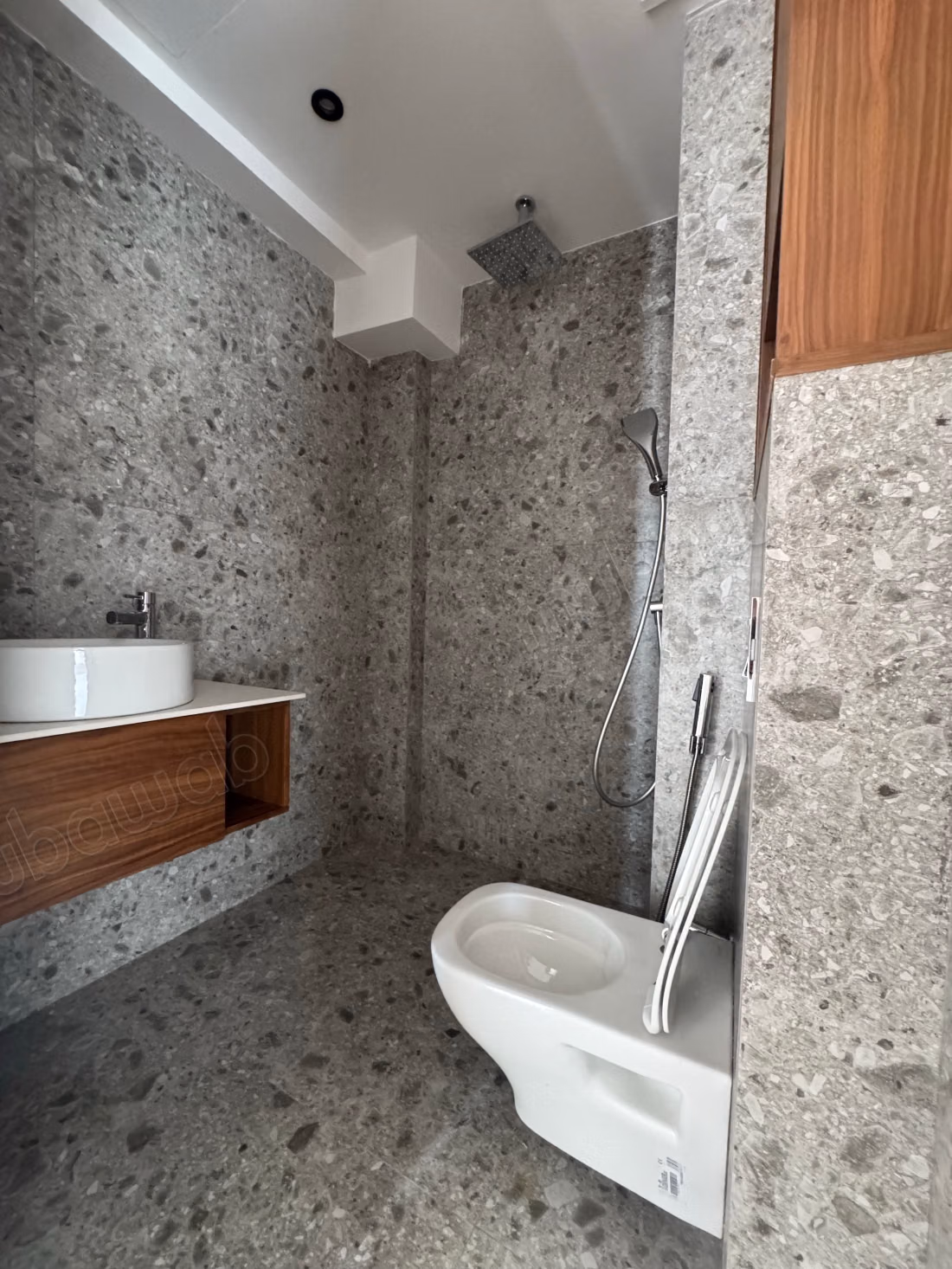 Appartement à vendre à Les princesses. 
2 chambres agréables. 
Fenêtres avec double vitrage et porte blindée