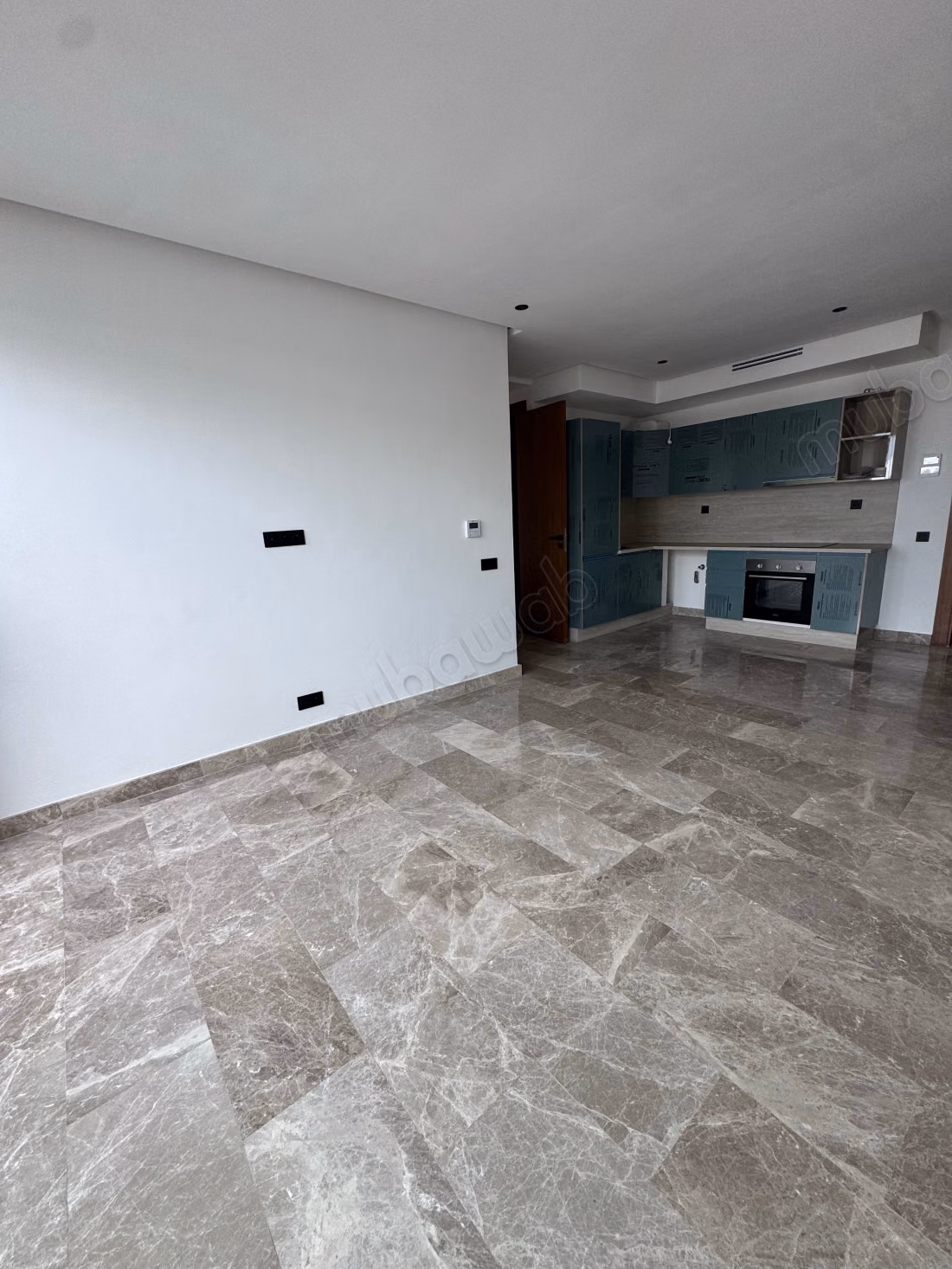 Appartement à vendre à Les princesses. 
2 chambres agréables. 
Fenêtres avec double vitrage et porte blindée