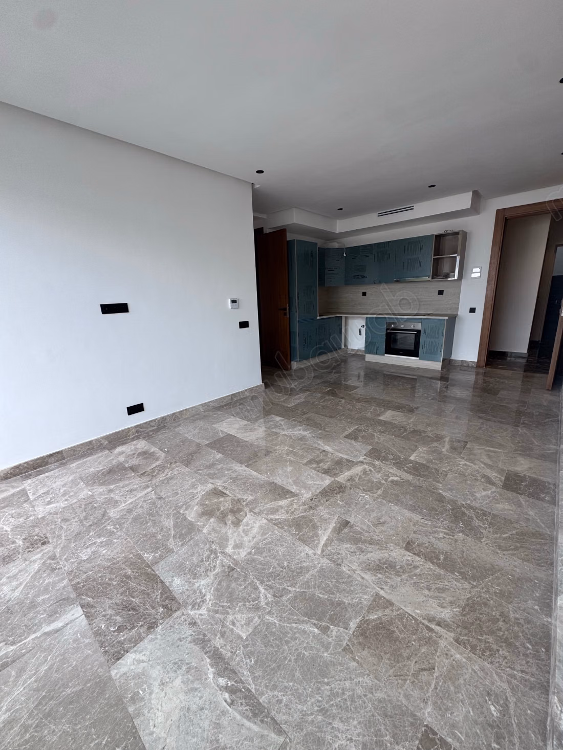 Appartement à vendre à Les princesses. 
2 chambres agréables. 
Fenêtres avec double vitrage et porte blindée
