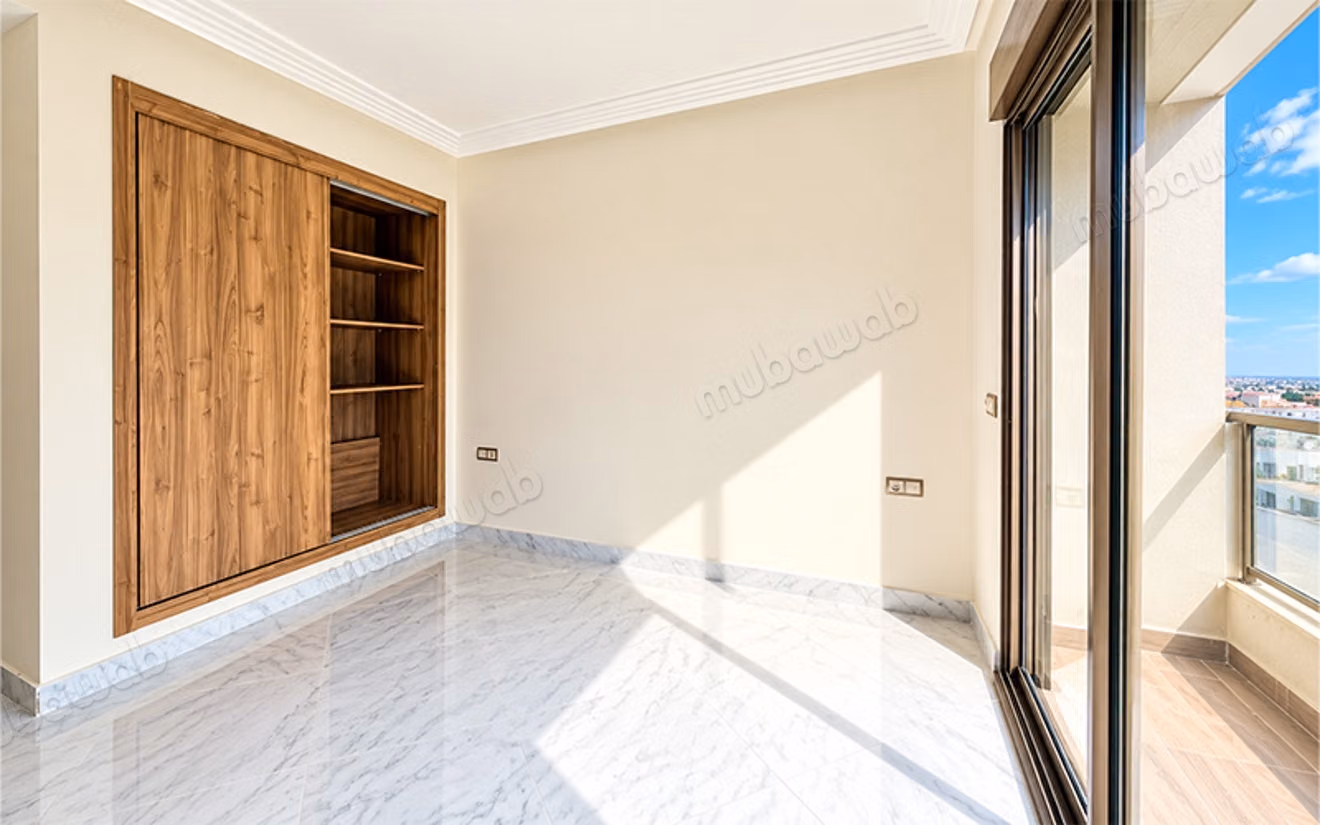 Empty apartment for rent on Rabat Road