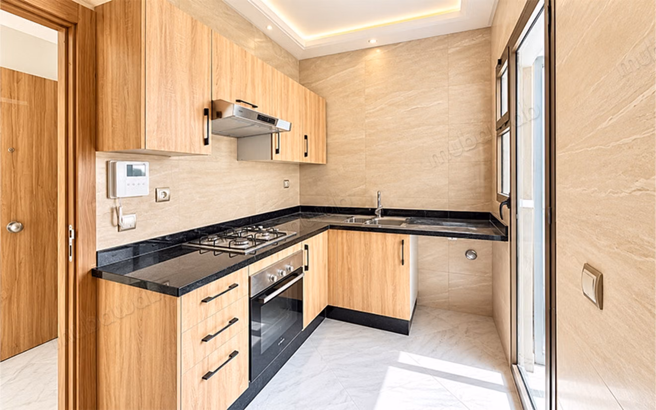 Empty apartment for rent on Rabat Road