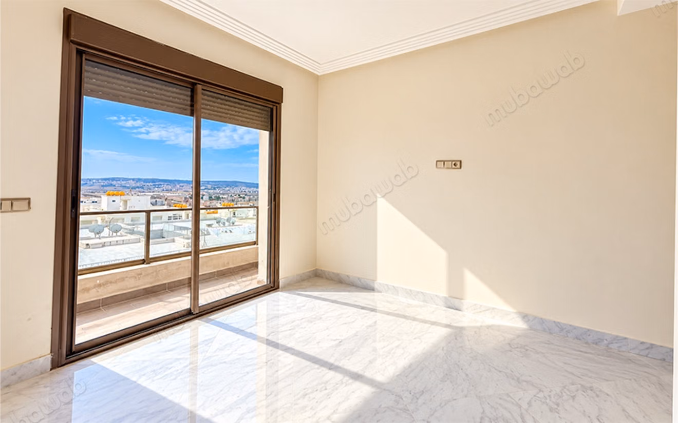 Empty apartment for rent on Rabat Road