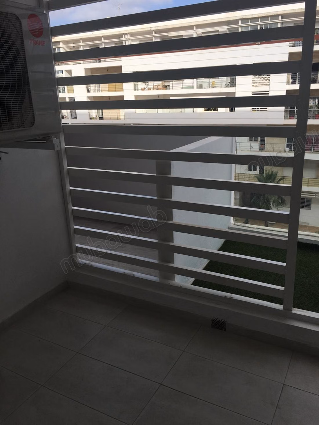 Appartement en location à Riyad. 3 pièces confortables. Ascenseur et terrasse