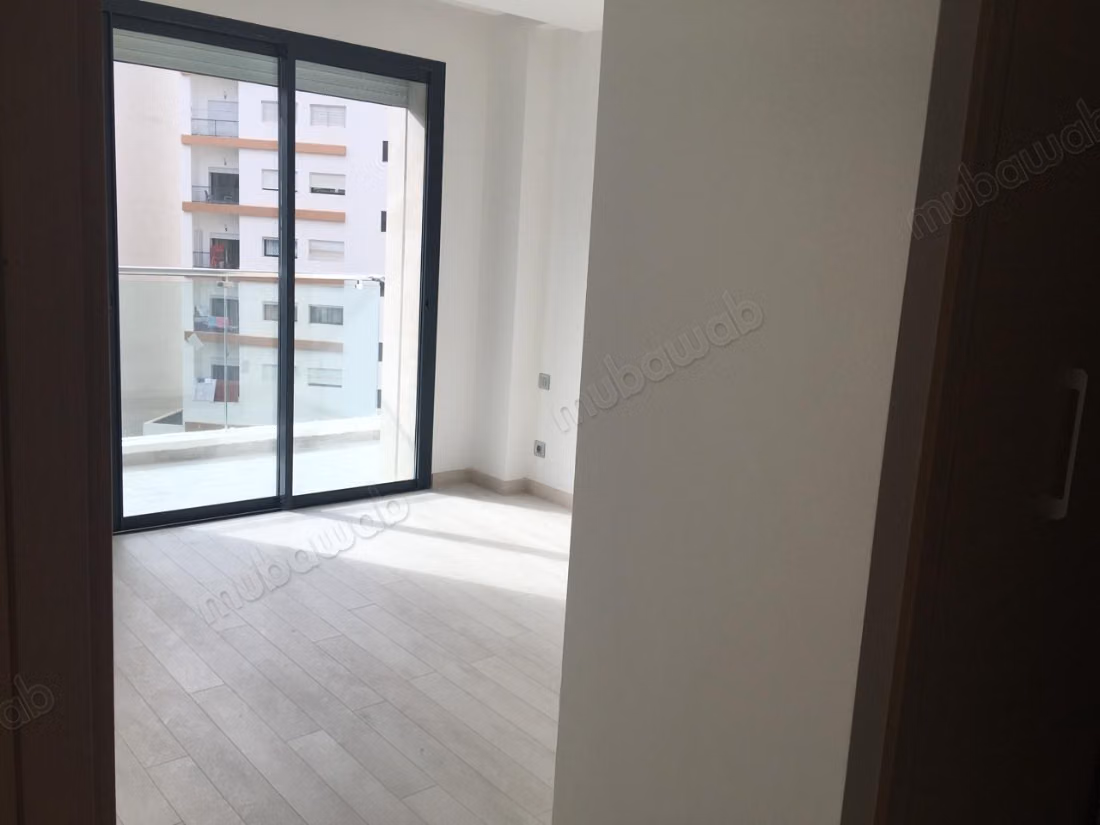 Appartement en location à Riyad. 3 pièces confortables. Ascenseur et terrasse