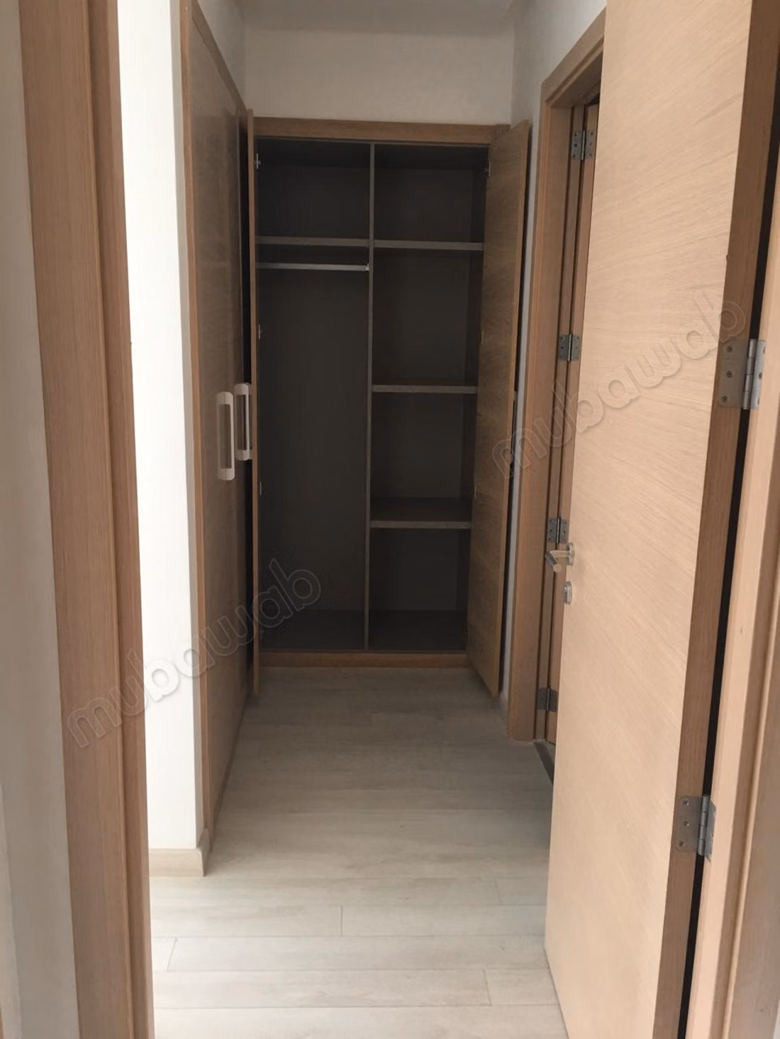 Appartement en location à Riyad. 3 pièces confortables. Ascenseur et terrasse