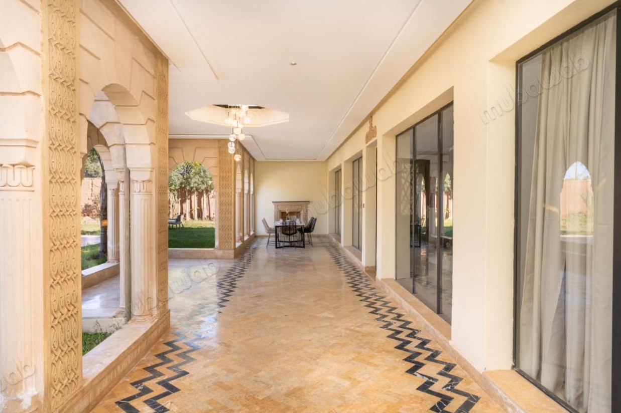 Villa d’Exception à Louer – Terrain de 5 000 m²