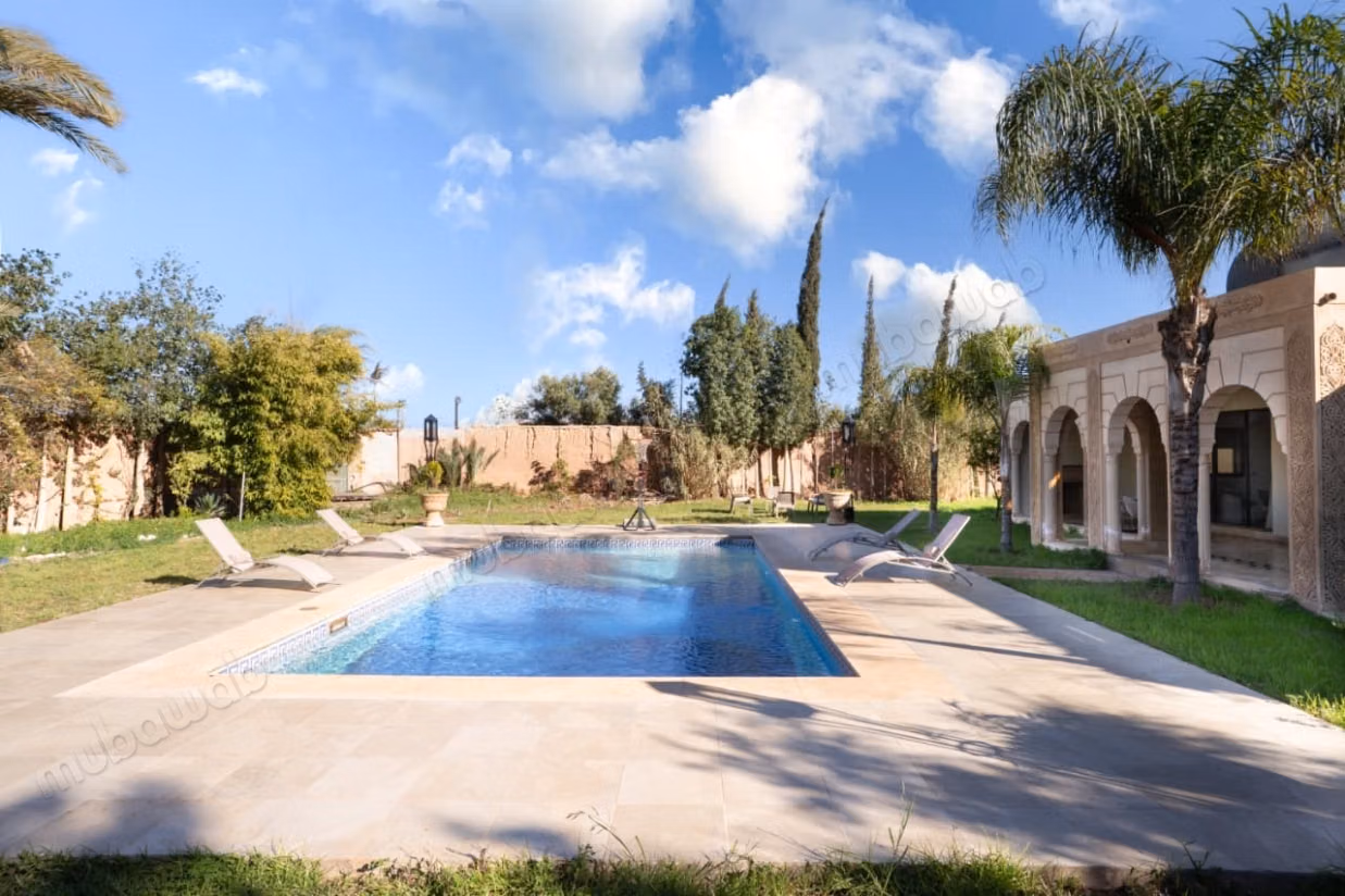 Villa d’Exception à Louer – Terrain de 5 000 m²