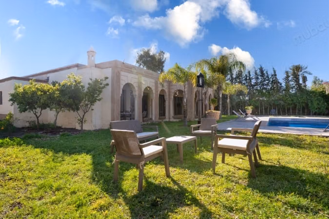 Villa d’Exception à Louer – Terrain de 5 000 m²