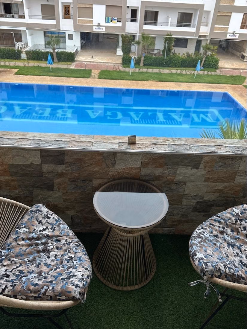 Apparemment Mansouria une belle vue sur la piscine