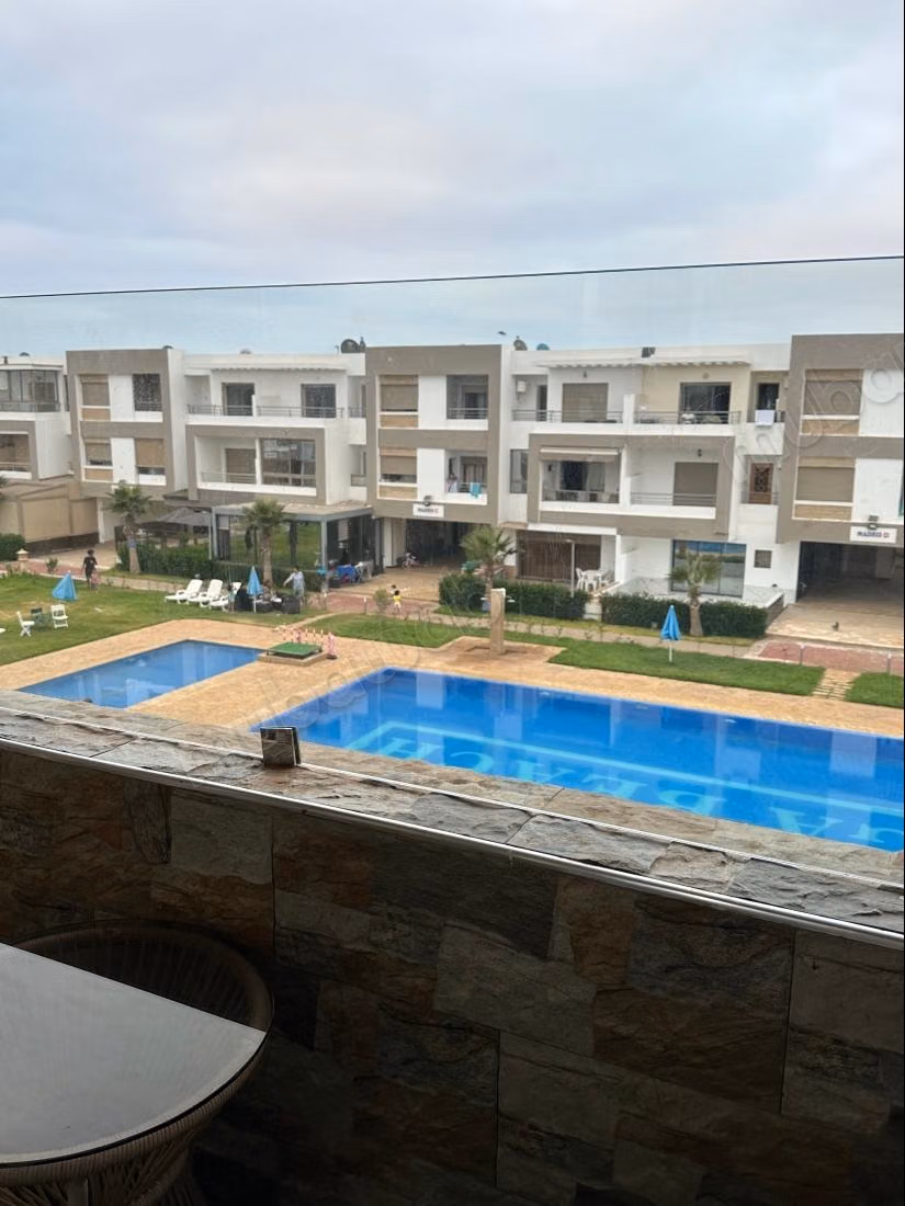 Apparemment Mansouria une belle vue sur la piscine