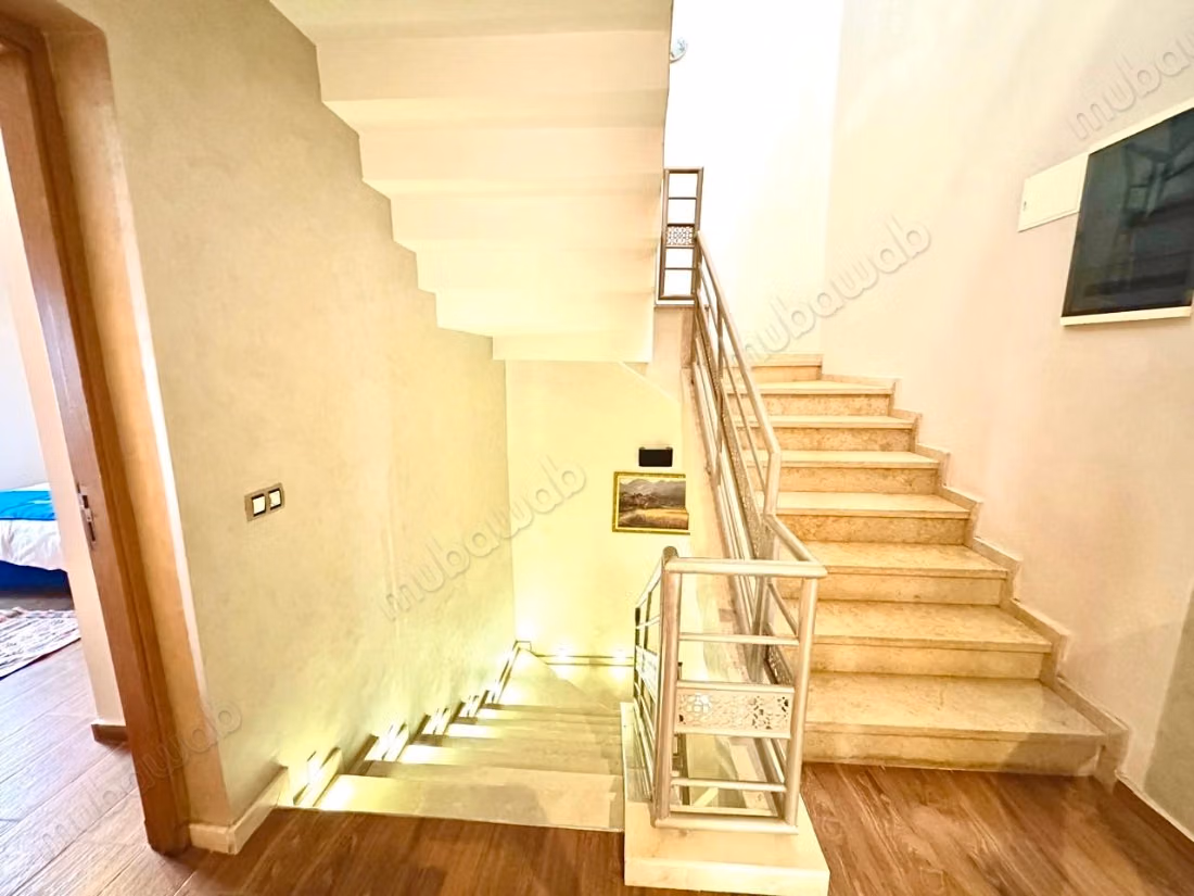 Huur luxe villa in Targa. Gemeubileerd