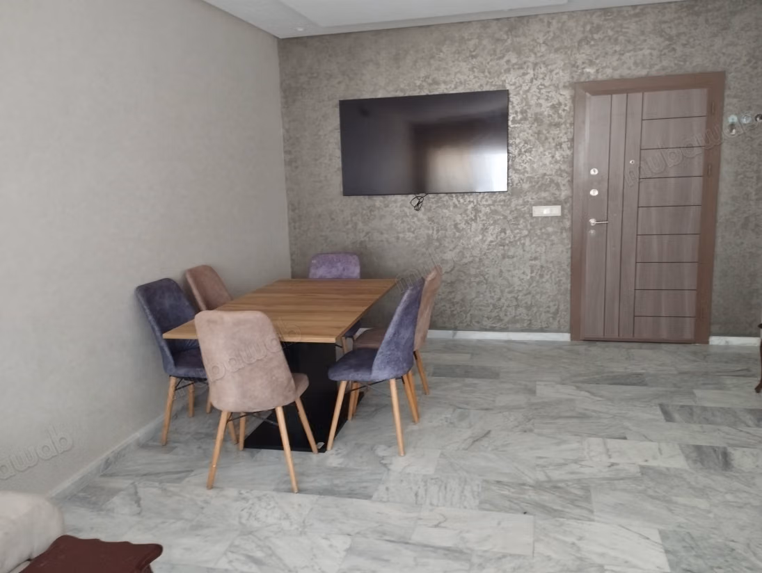 Très bel appartement en location à Route Immouzer.
Surface de 102 m².
Meublé