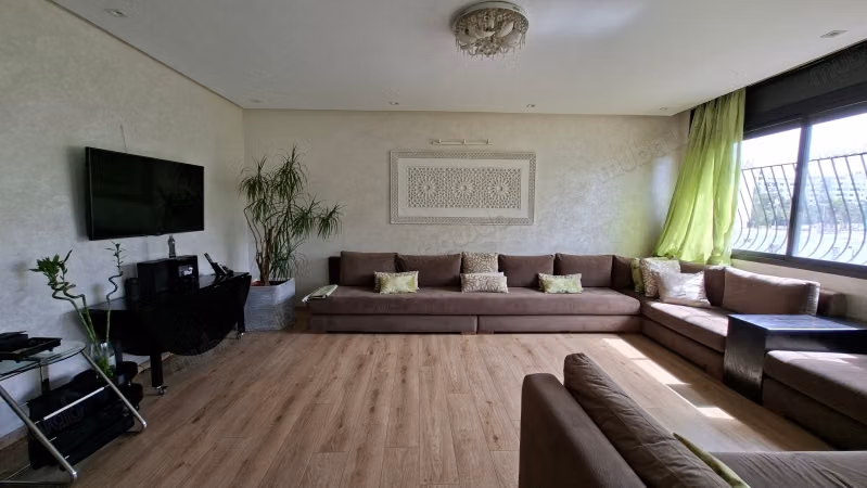 Apartment 200 m² 4 bedrooms south-facing 3rd floor