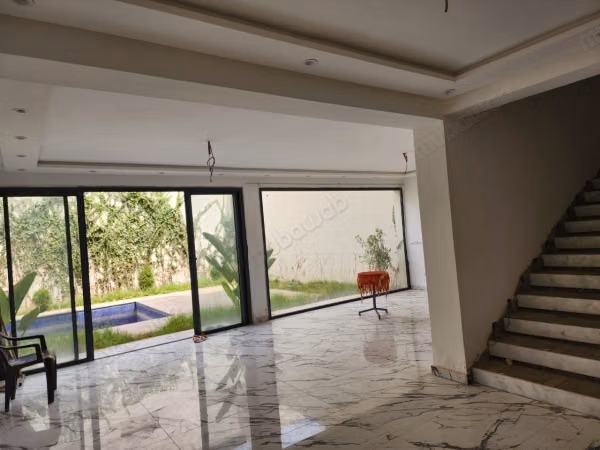 Stunning villa for sale in Tarka. Total area 475 m². Windows with double glazing and secure door