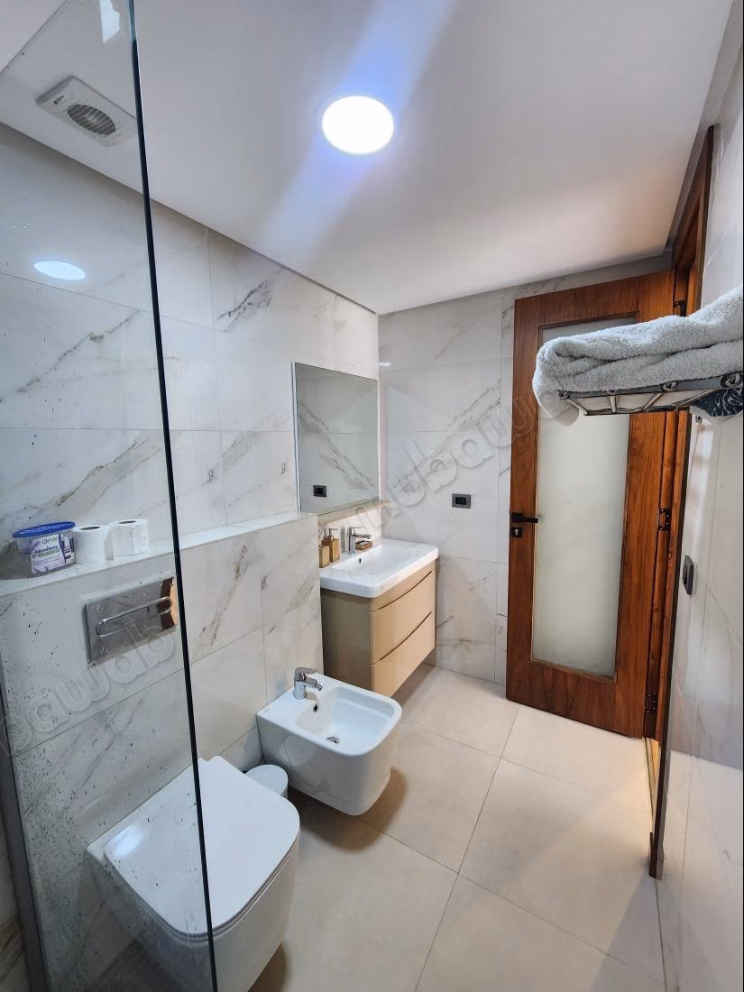 Alquiler de un apartamento en Dar Bouazza. 3 habitaciones grandes. Amueblado