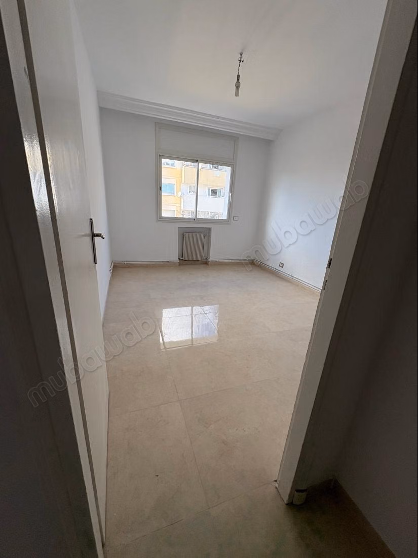 Très bel appartement en location à El Menzah 
3 chambres agréables. Avec ascenseur et terrasse
