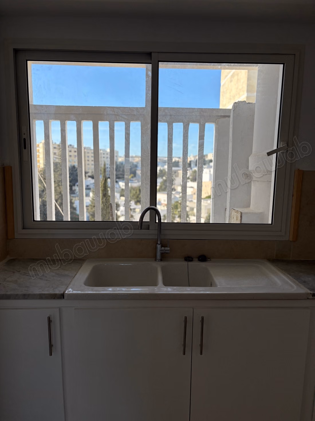 Très bel appartement en location à El Menzah 
3 chambres agréables. Avec ascenseur et terrasse