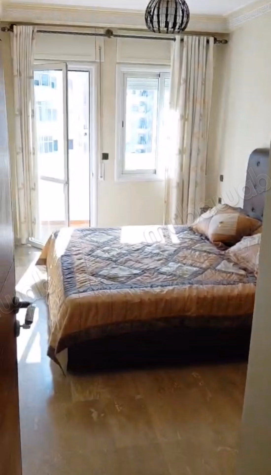 Superb apartamento amueblado en alquiler en el centro de la ciudad en la plaza Mouzard con aparcamiento