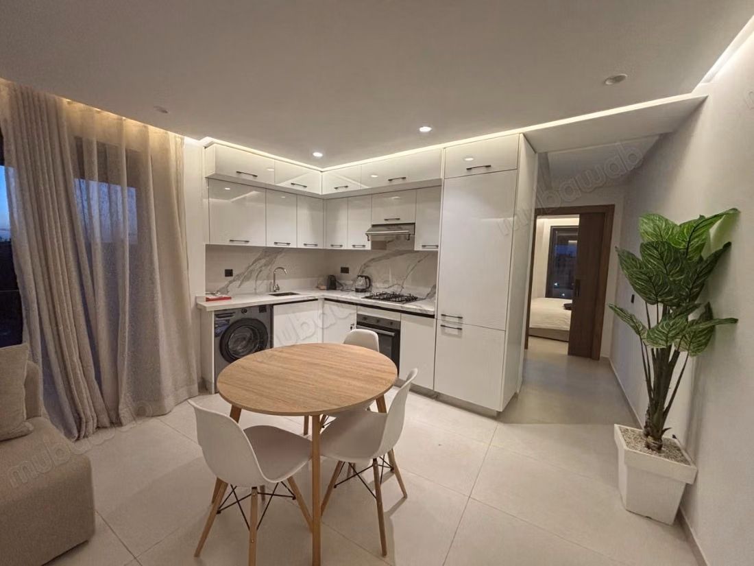 Superbe appartement à louer à Guéliz. 
Superficie 54 m². 
Meublé