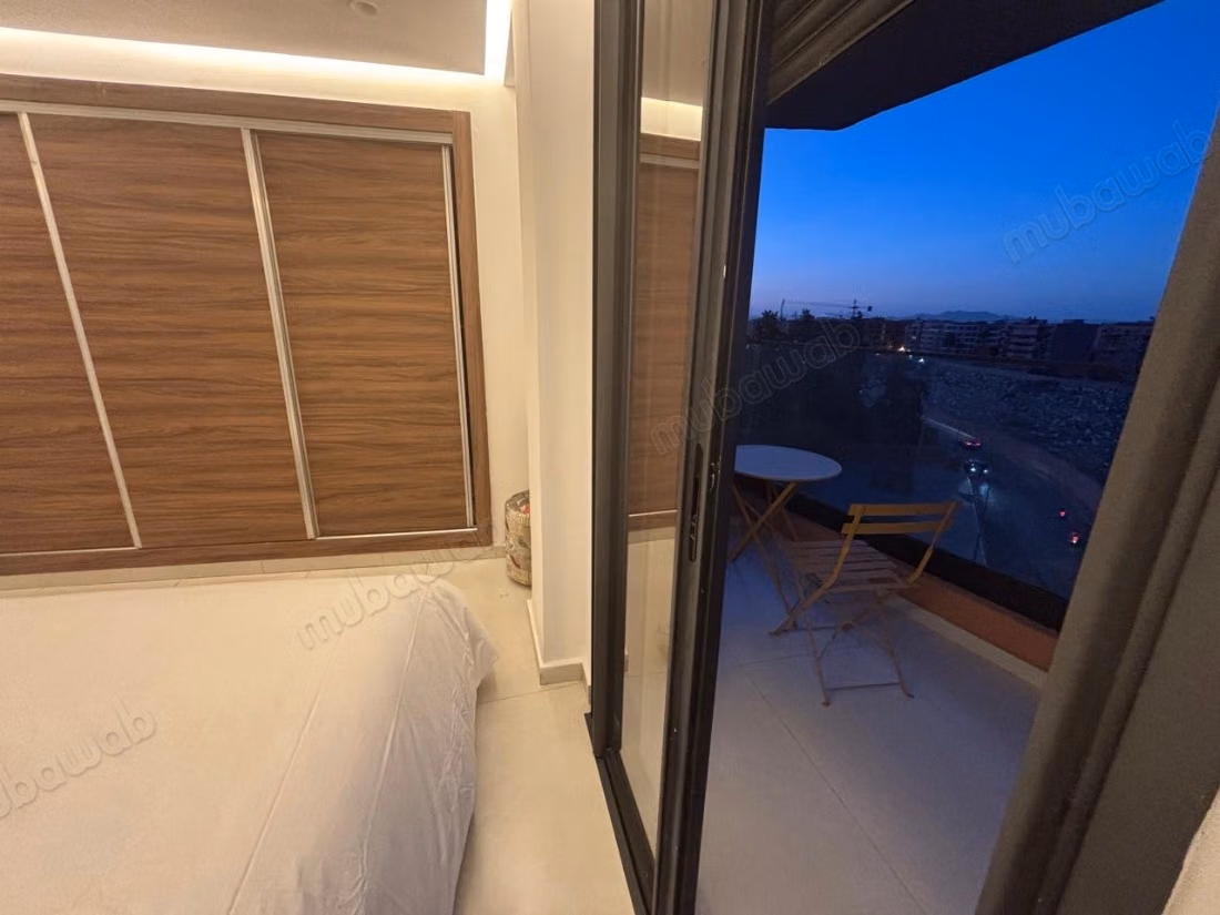 Superbe appartement à louer à Guéliz. 
Superficie 54 m². 
Meublé