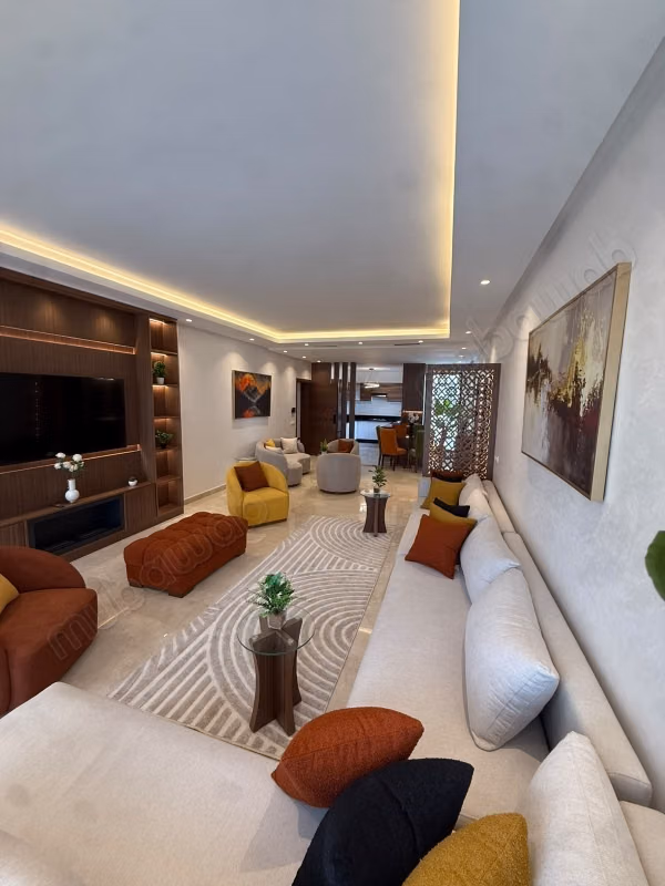 Beautiful apartment for sale in Oasis. Area of 98 m². Concierge service, air conditioning