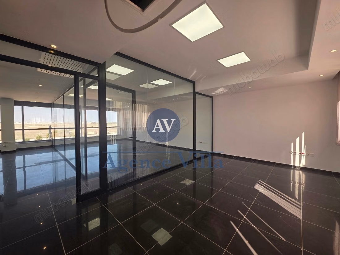 For rent high standing office 180m² at Lake 1