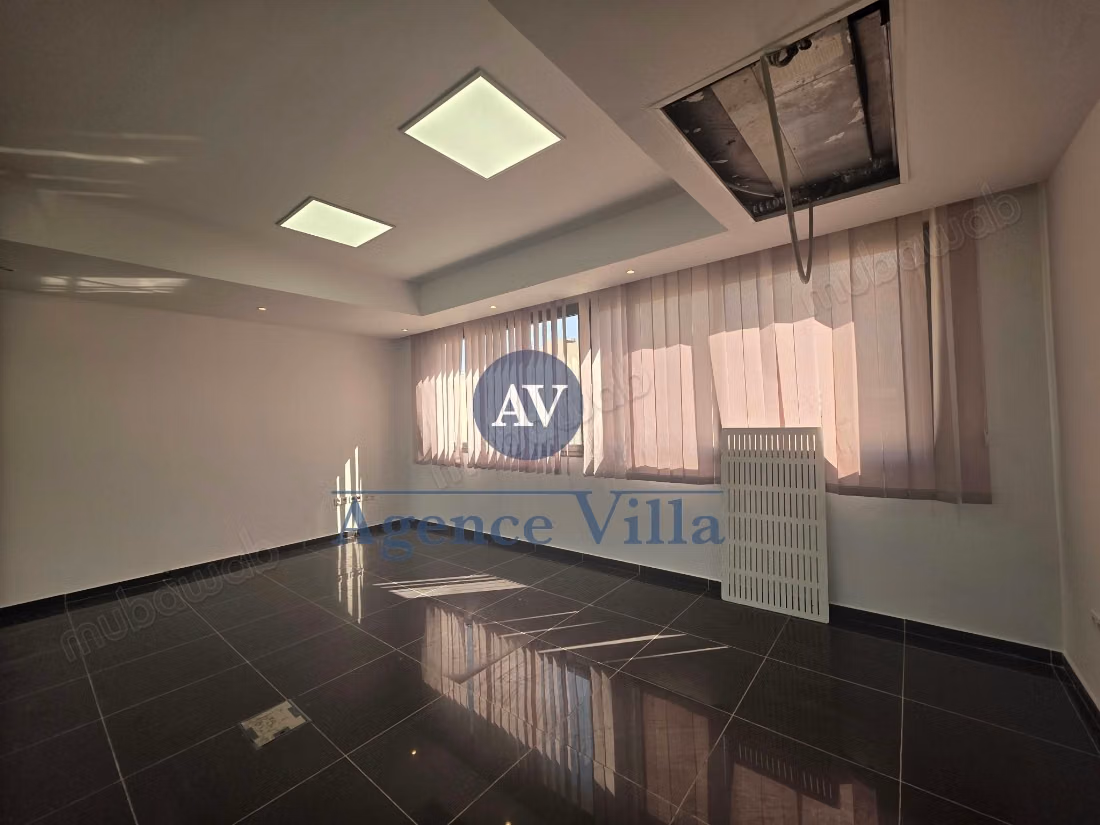 For rent high standing office 180m² at Lake 1