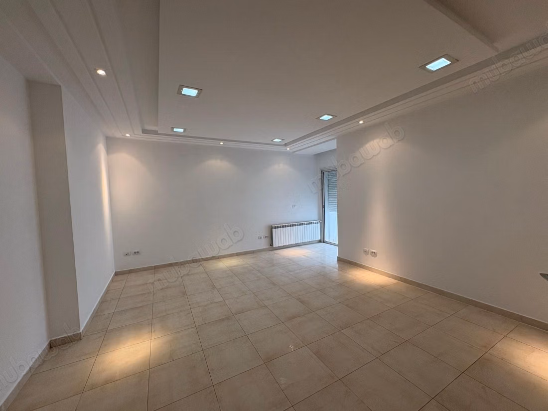 Offices for rent at Les Berges Du Lac 2. Area of 115 m². Central heating and armored door