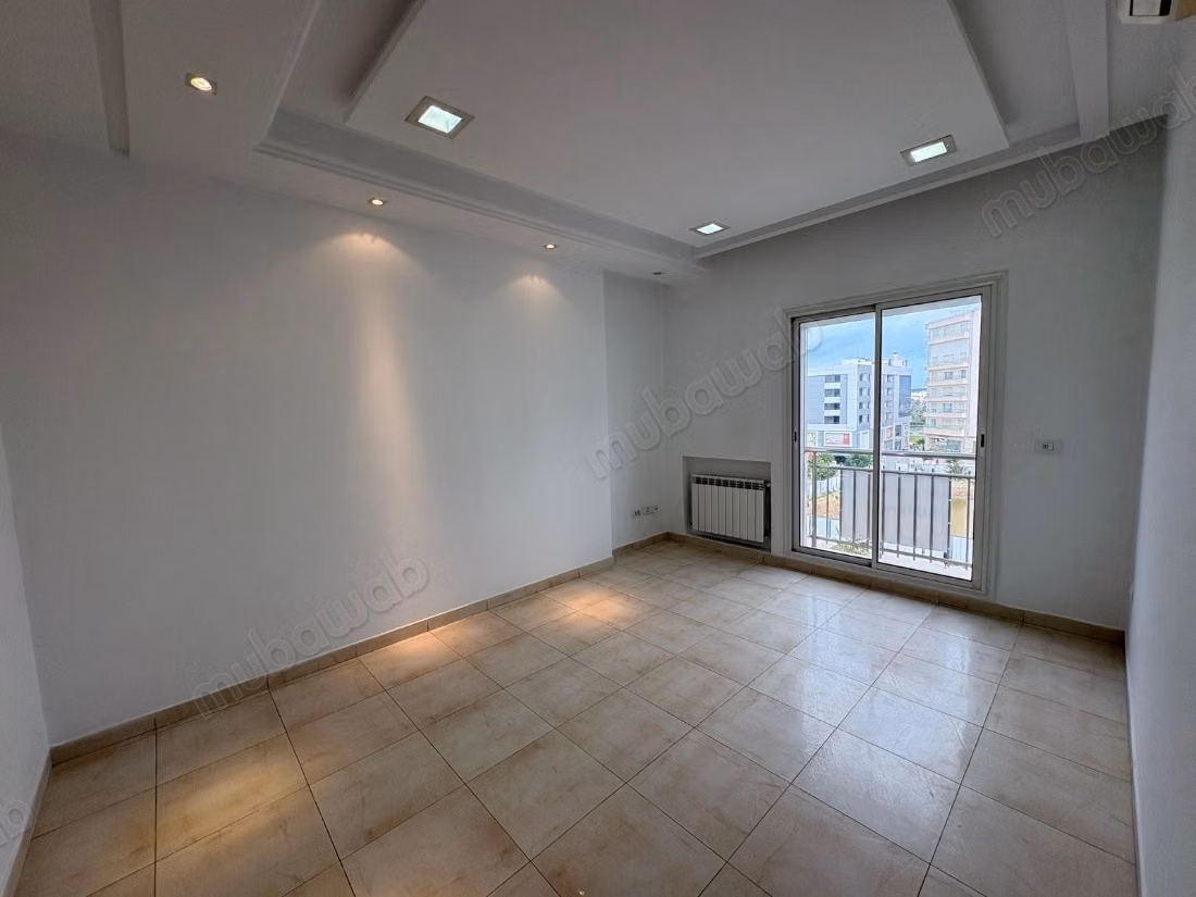 Offices for rent at Les Berges Du Lac 2. Area of 115 m². Central heating and armored door