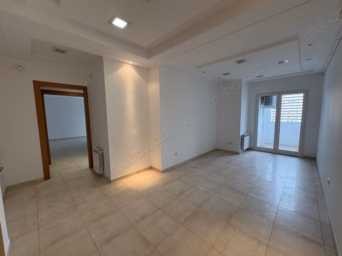 Offices for rent at Les Berges Du Lac 2. Area of 115 m². Central heating and armored door