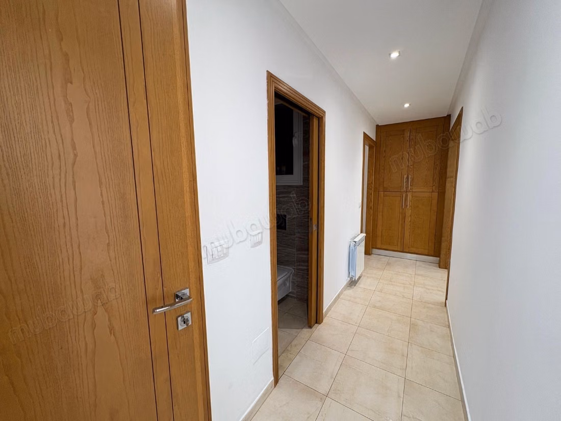 Offices for rent at Les Berges Du Lac 2. Area of 115 m². Central heating and armored door