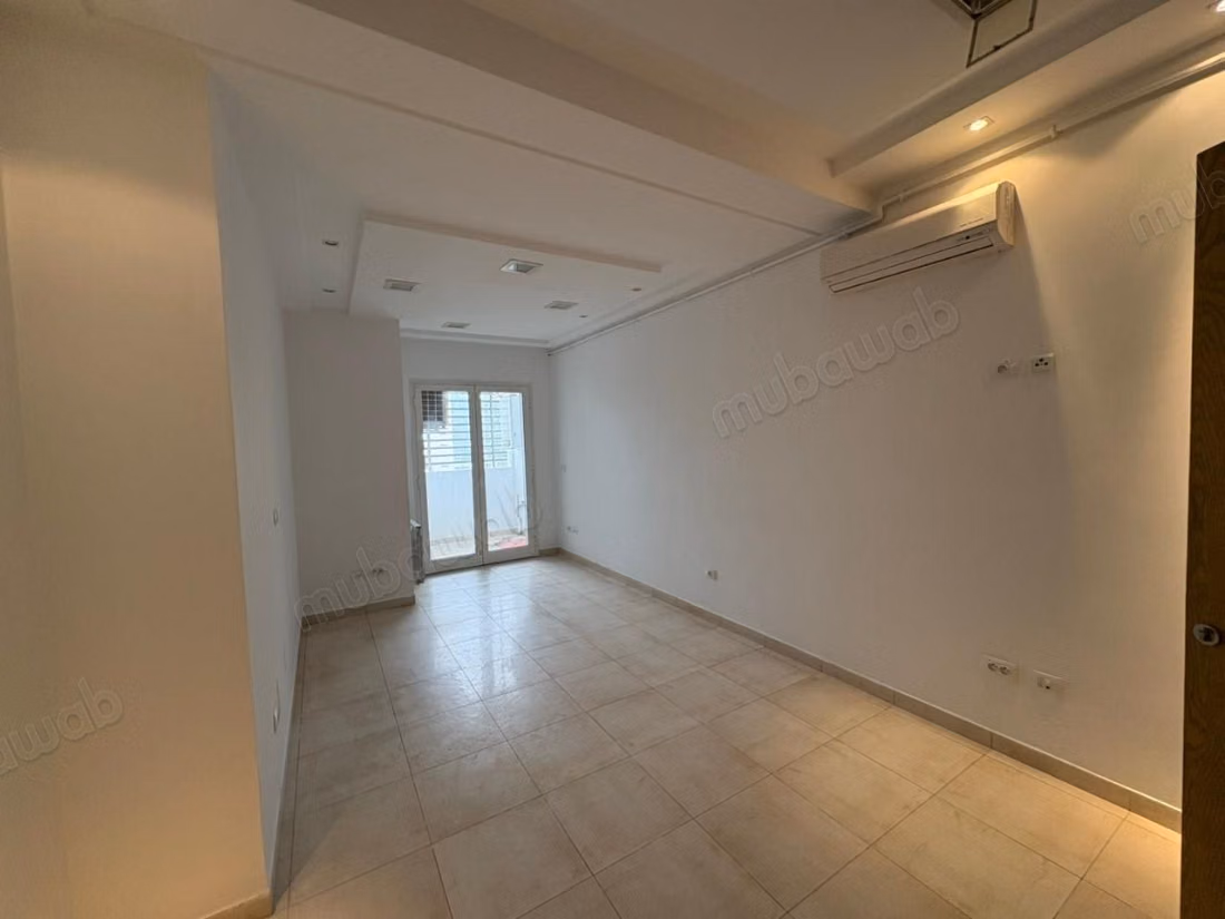 Offices for rent at Les Berges Du Lac 2. Area of 115 m². Central heating and armored door