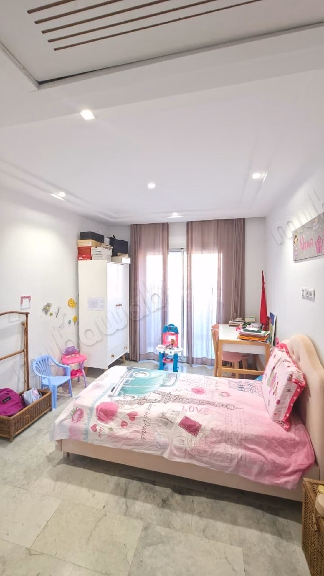 Appartement S4 de 160 m2 à cité Ennasr