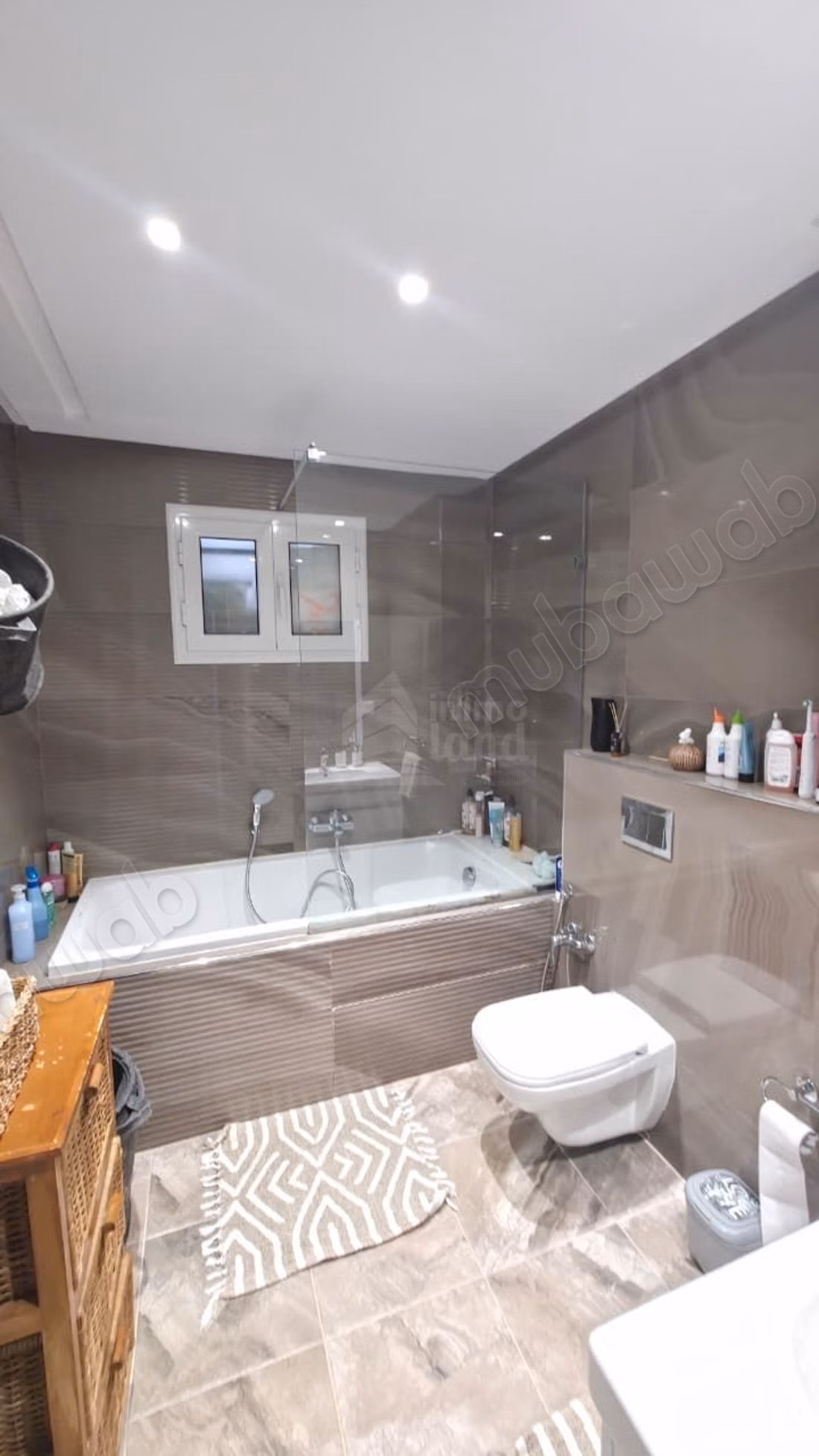 Appartement S4 de 160 m2 à cité Ennasr