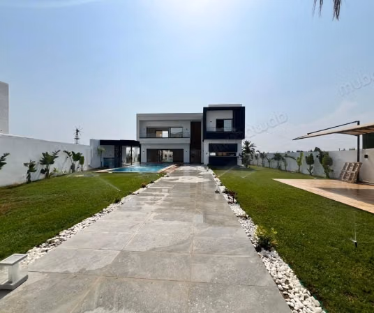 Villa nouvellement construite à vendre