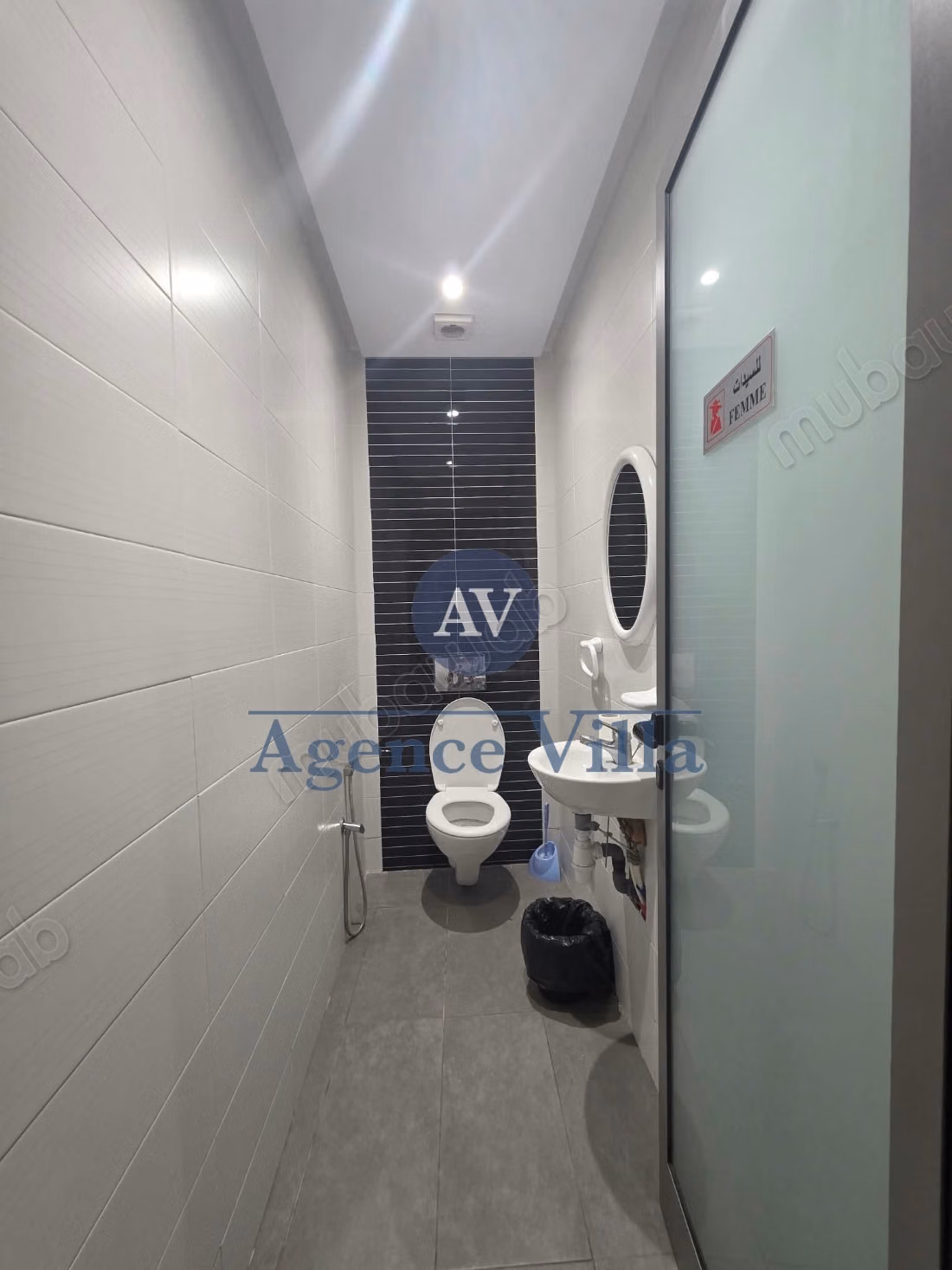 For rent an office / plateau of 4000m² at Lake 1