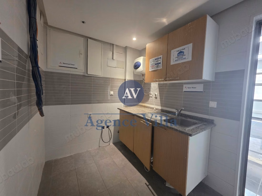 For rent an office / plateau of 4000m² at Lake 1