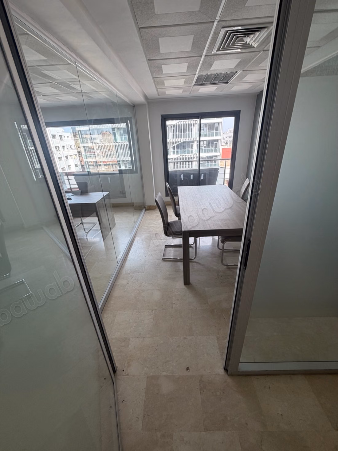 10 bureaux à louer 
Racine Zerktouni dès 7 500 DH