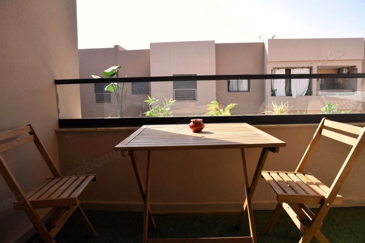 Apartamento en alquiler de 3 habitaciones. Amueblado, posible subarriendo