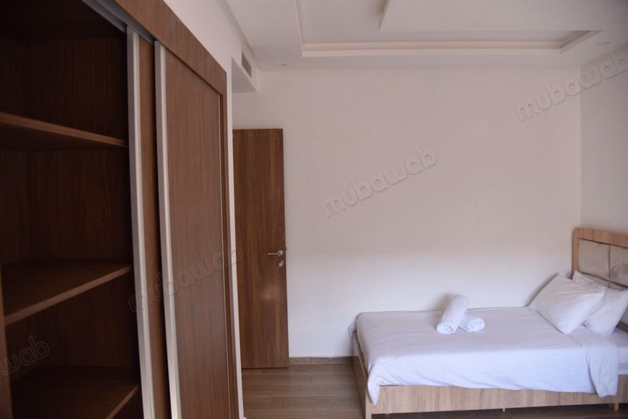 Apartamento en alquiler de 3 habitaciones. Amueblado, posible subarriendo