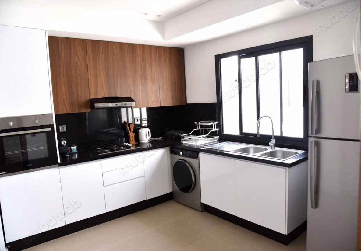 Apartamento en alquiler de 3 habitaciones. Amueblado, posible subarriendo