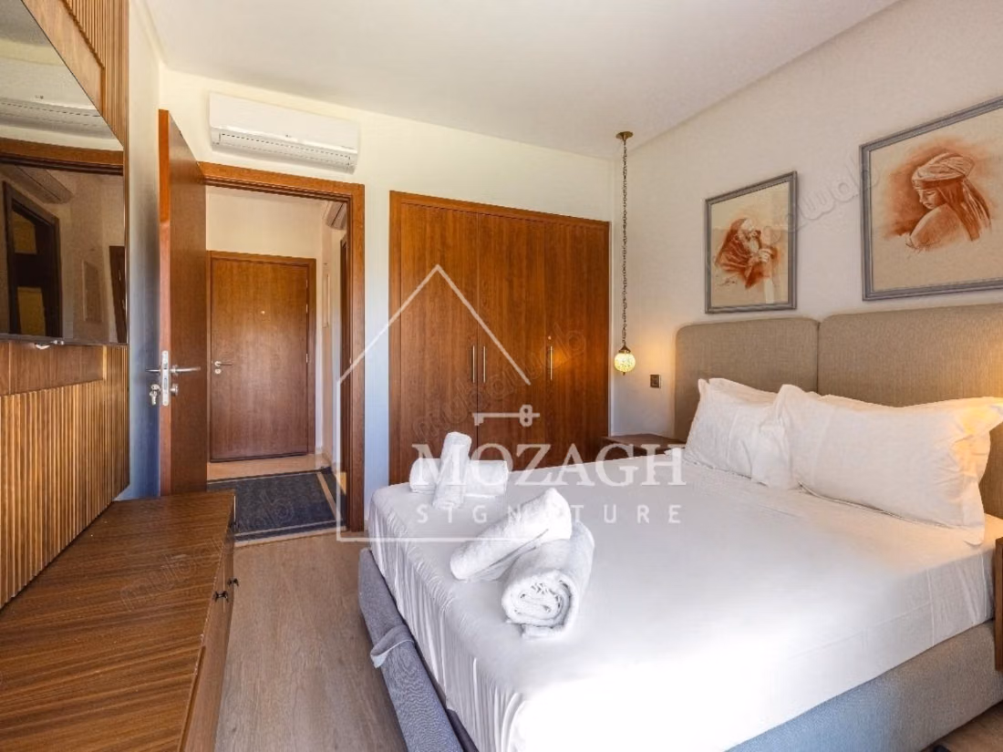 Magnificent garden-level apartment on Prestigia Golf