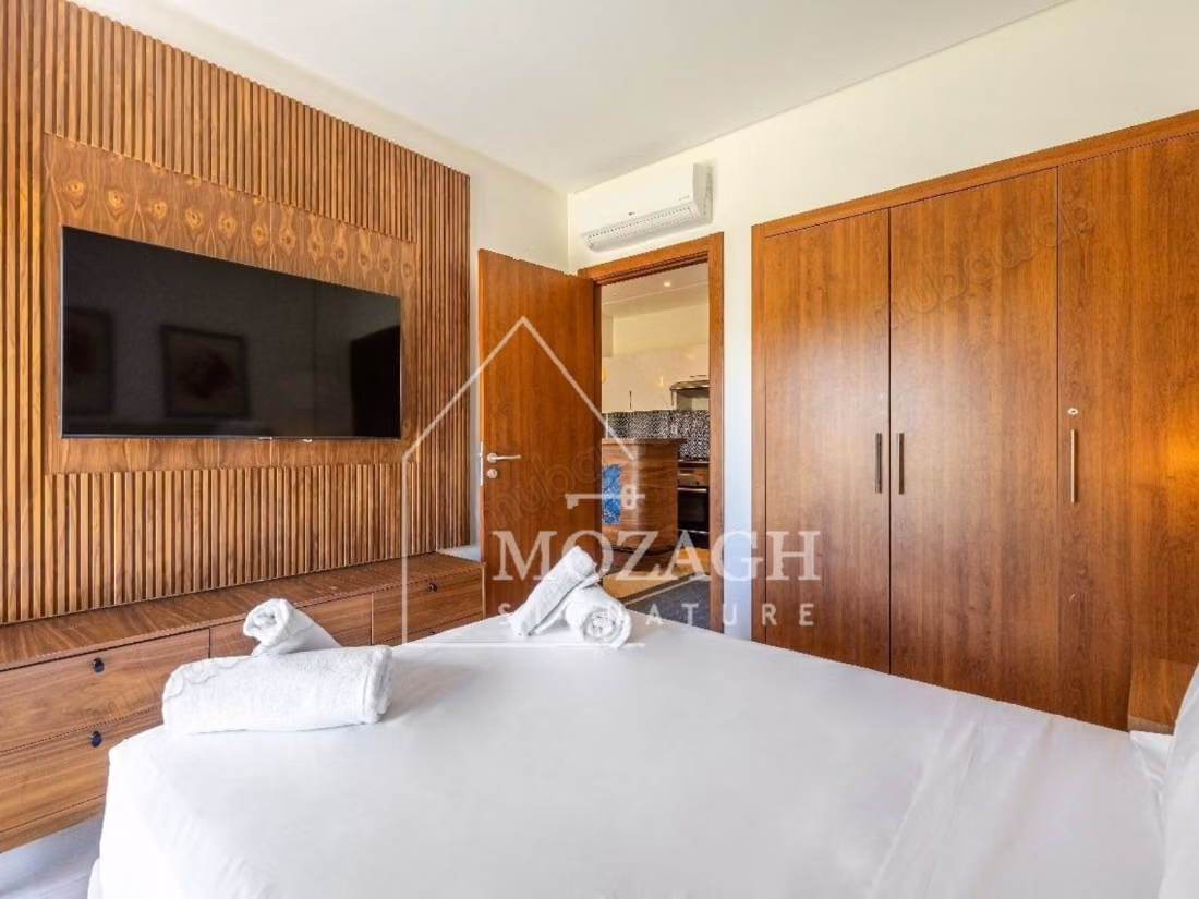 Magnificent garden-level apartment on Prestigia Golf
