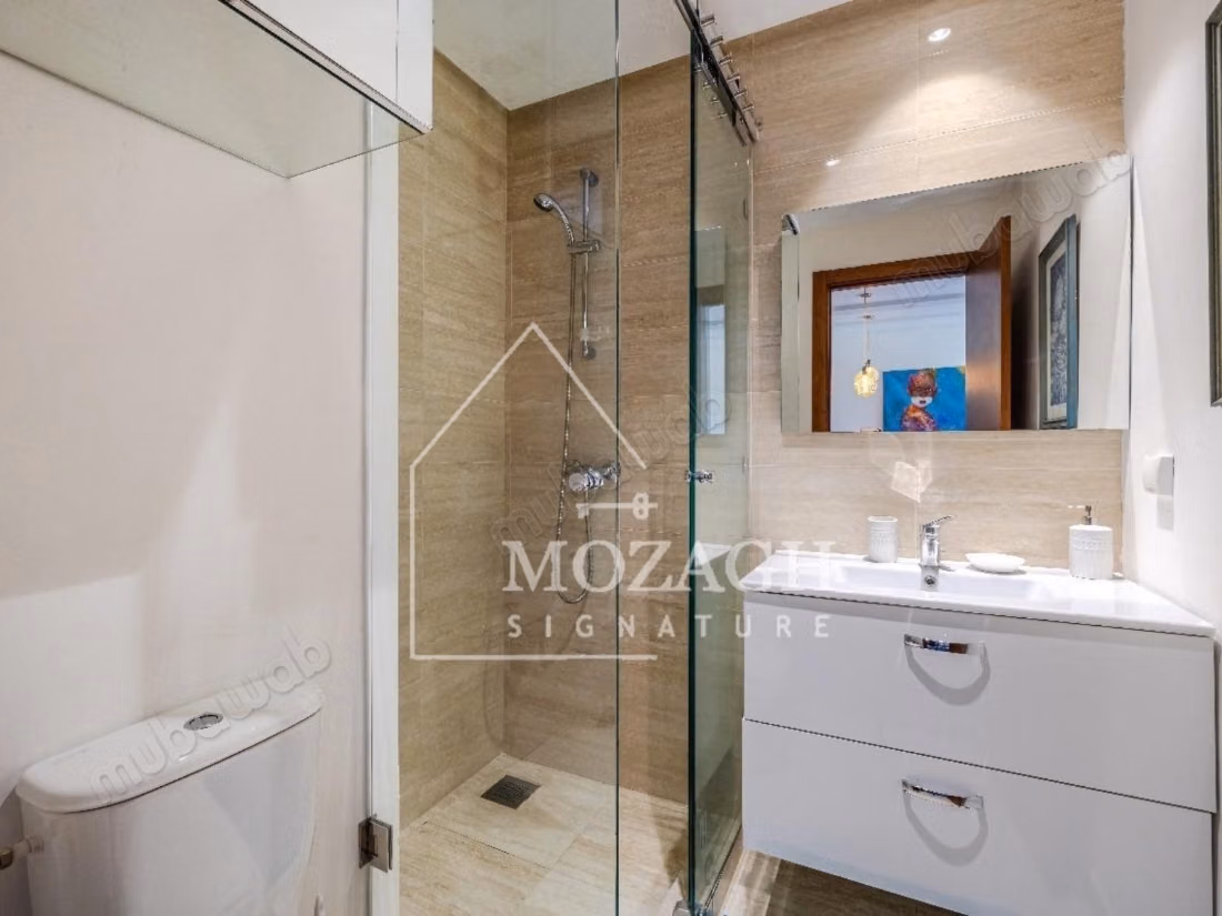 Magnificent garden-level apartment on Prestigia Golf