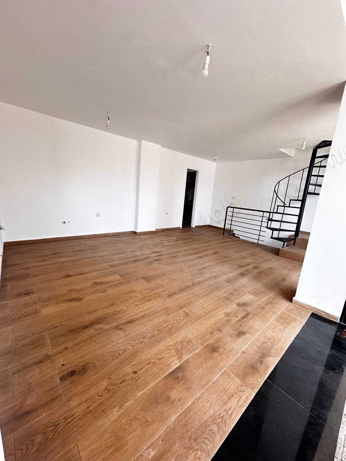 Local commercial à vendre en Centre Ville. Surface totale 72 m²